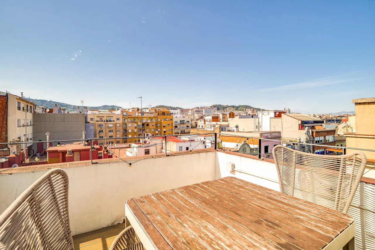 living - Ático de 81m² con 44m² terraza en venta en Eixample Derecho - gallery - 4