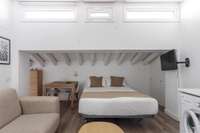 living - Piso de 35m² en alquiler en Sol, Madrid - gallery thumbnail - 3