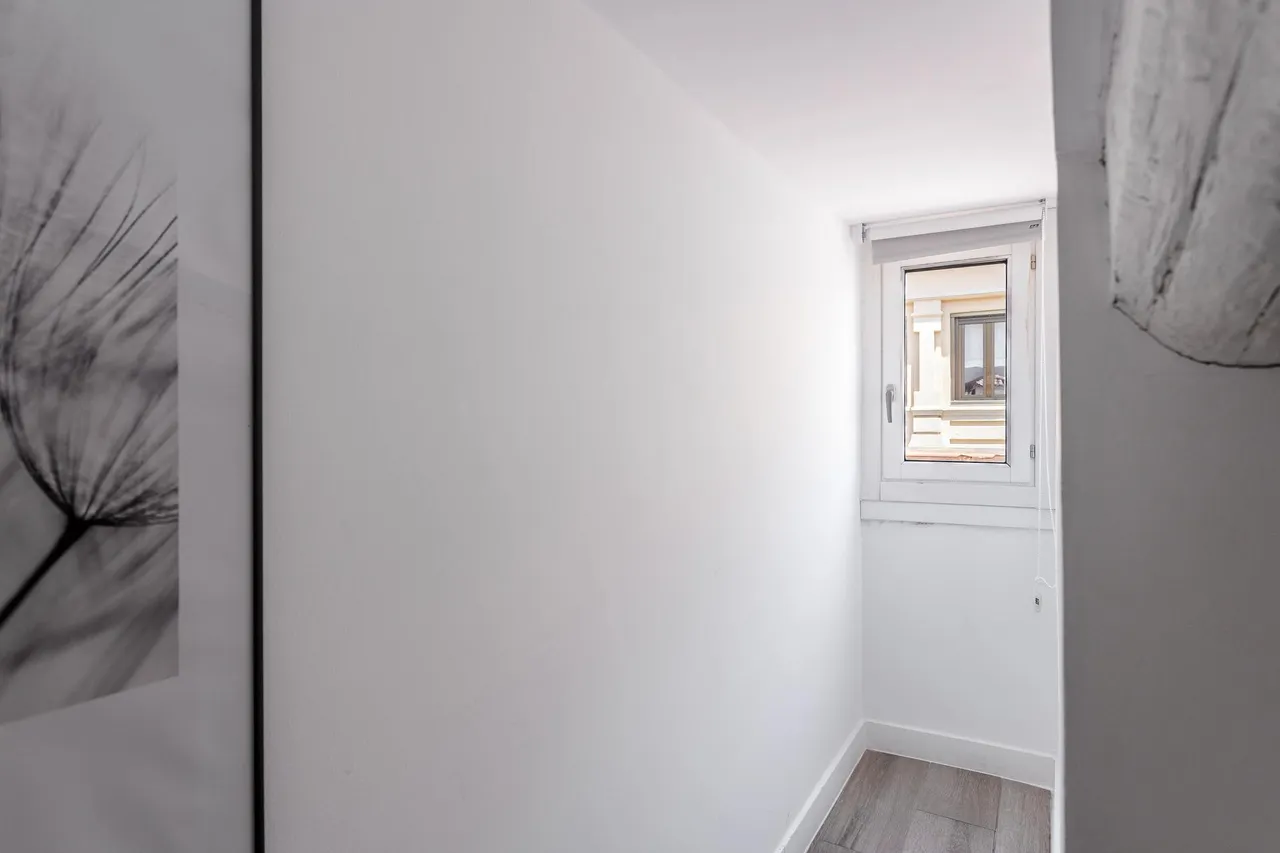 living - Piso de 35m² en alquiler en Sol, Madrid - gallery - 8