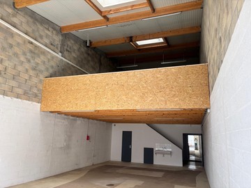 logistics - Activités / Bureaux À Louer - featured