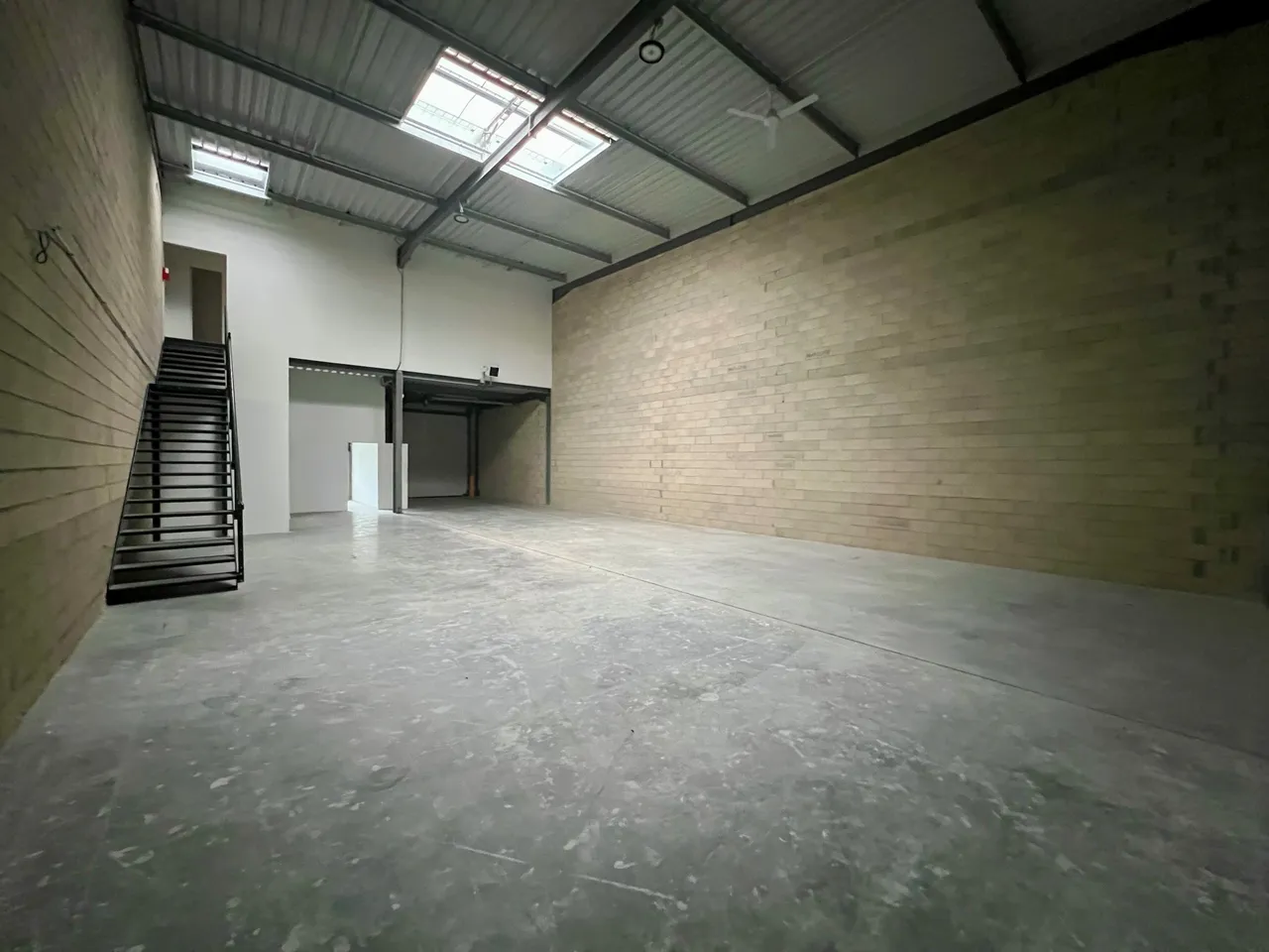 logistics - Activités / Bureaux À Louer - gallery - 3