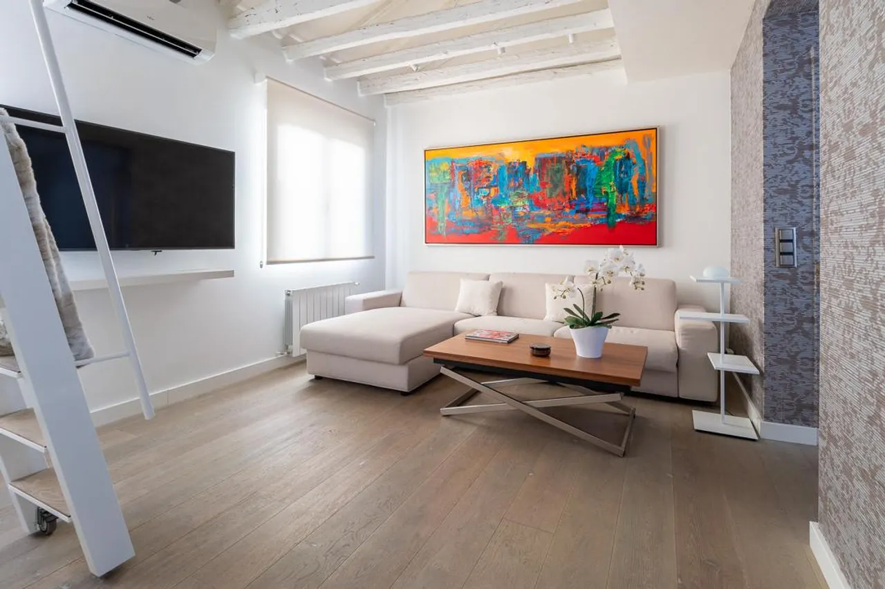 living - 60m² apartment for rent in Castellana, Madrid - gallery - 3