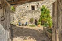 living - Casa rural de 681m² en venta en La Garrotxa, Girona - gallery thumbnail - 5