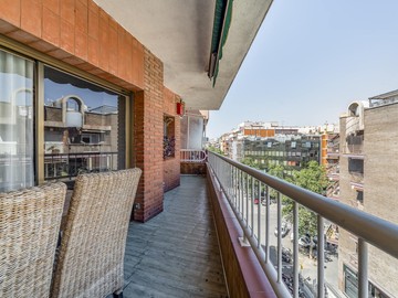 living - Ático de 176m² con 14m² terraza en venta en Eixample Izquierdo - featured