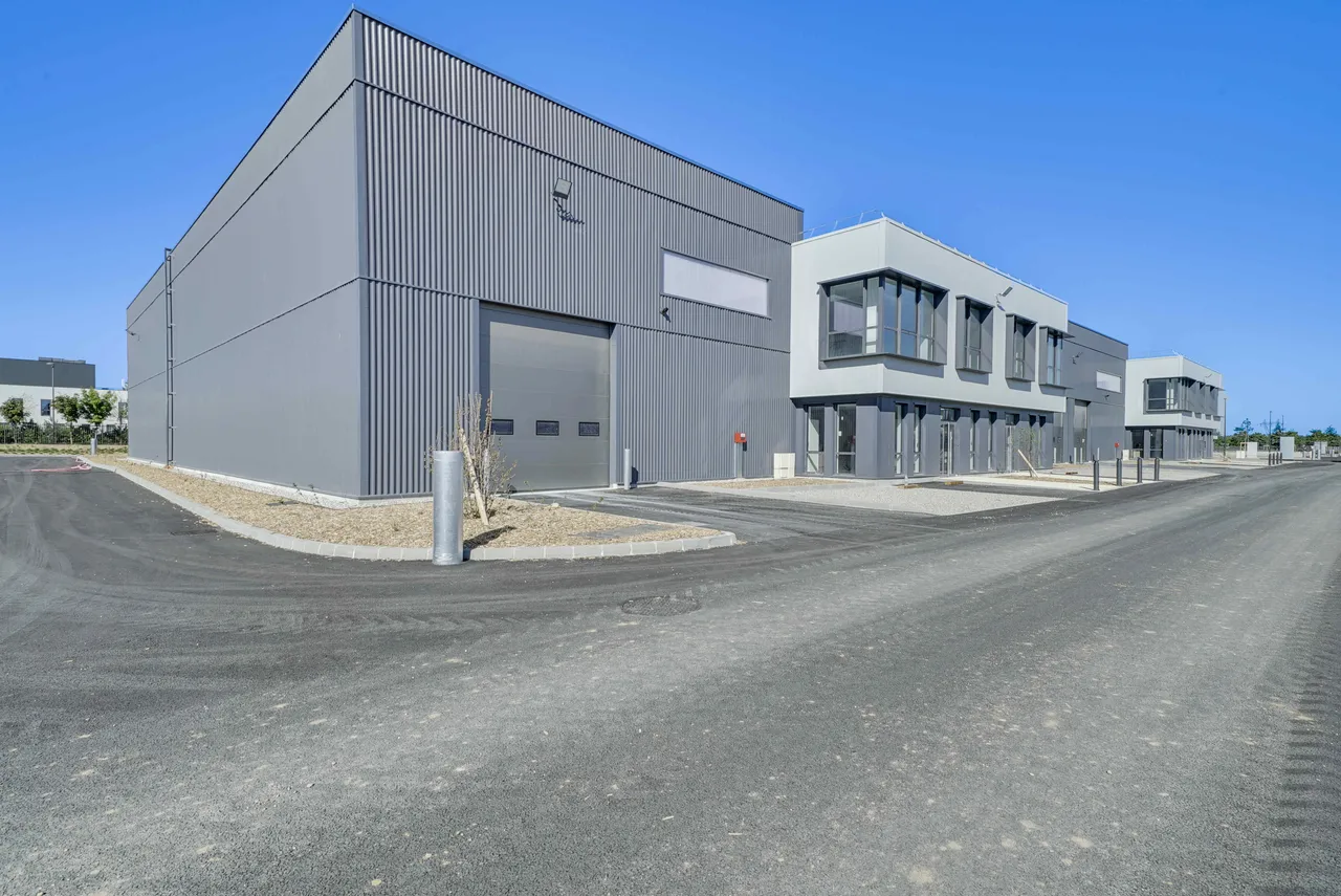 logistics - Light Industrial Premises / Offices For Rent - gallery - 7