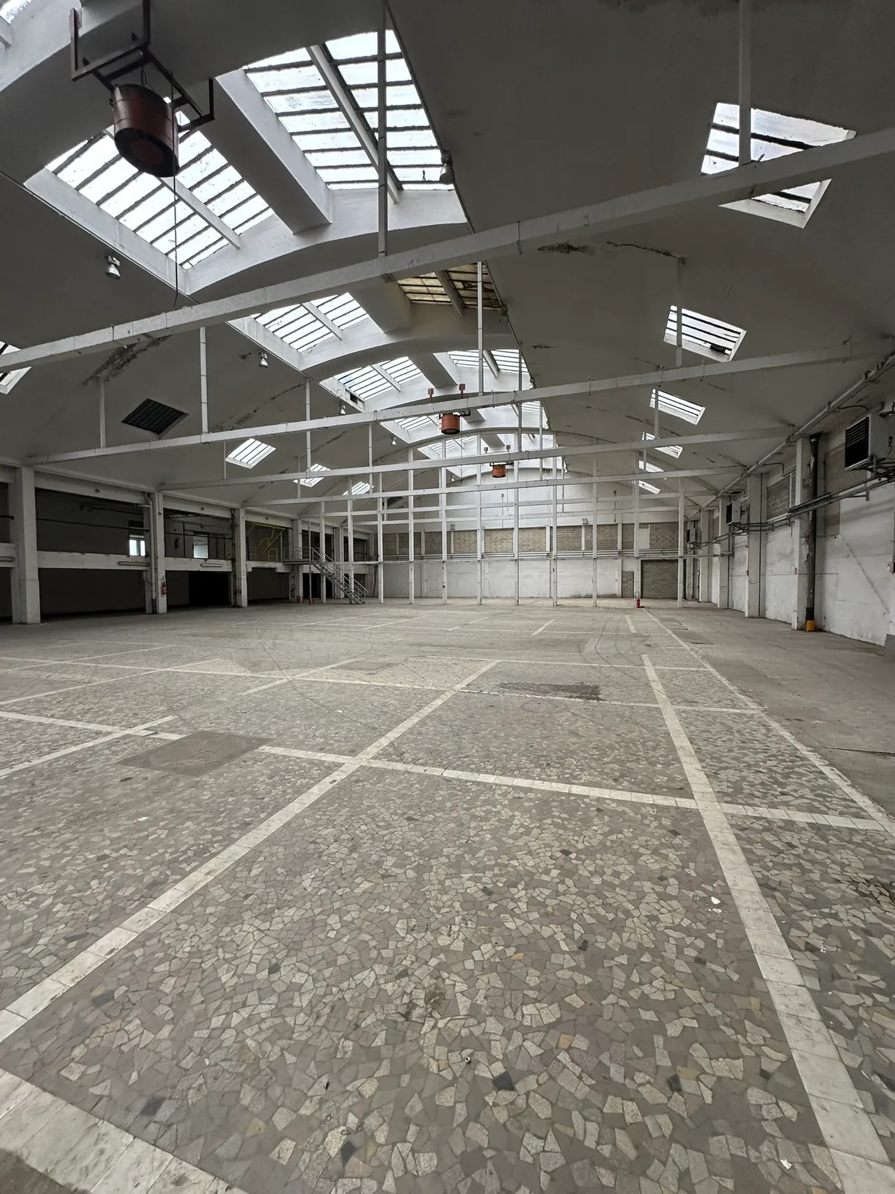 logistics - Local d’activités À Louer - gallery - 5