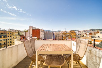 living - Ático de 81m² con 44m² terraza en venta en Eixample Derecho - featured