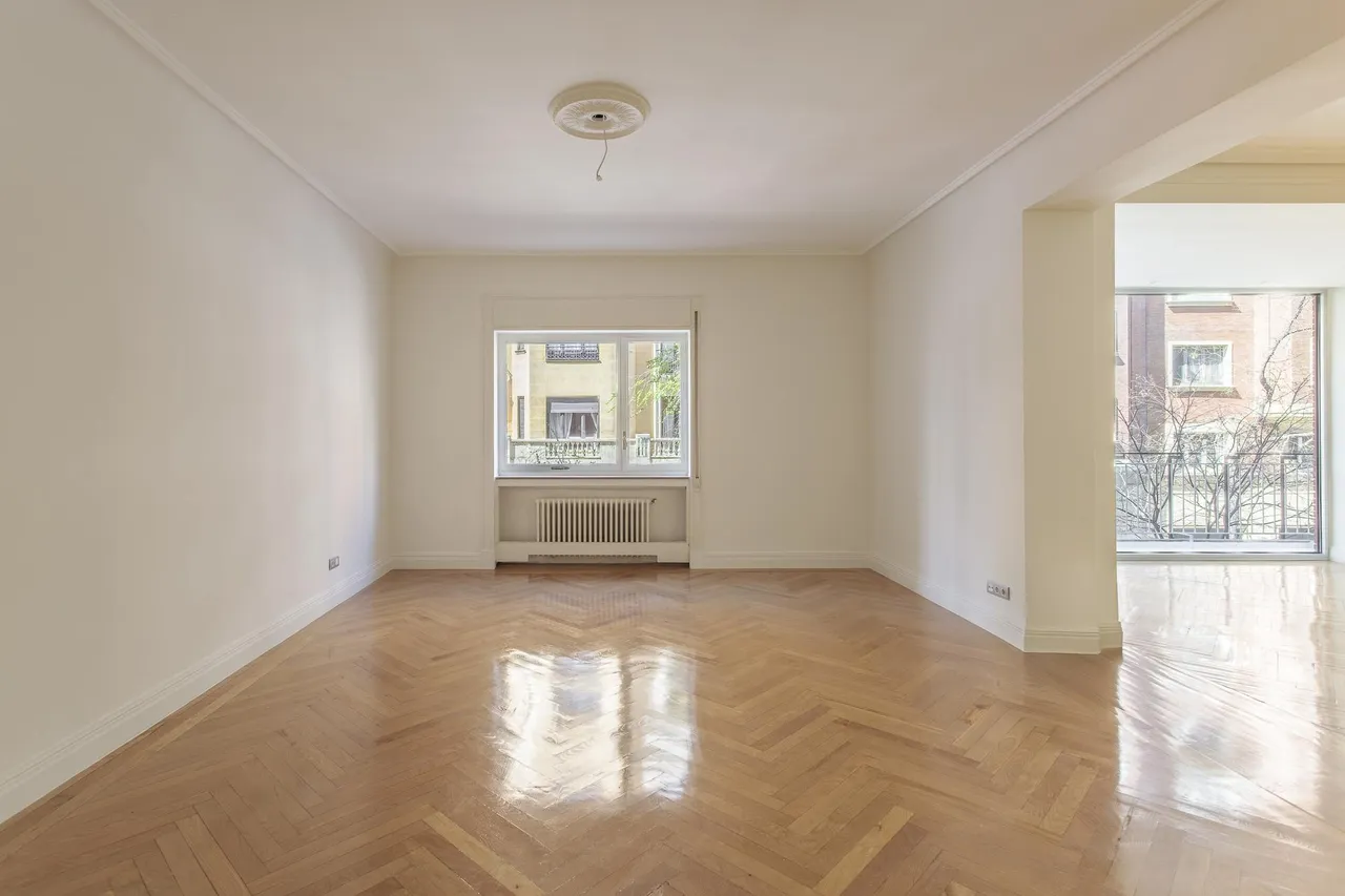 living - Piso de 350m² en alquiler en Almagro, Madrid - gallery - 10
