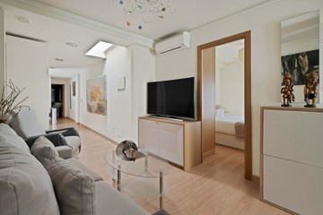 living - Edificio de 135m² con 58m² terraza en venta en Marbella Centro - featured