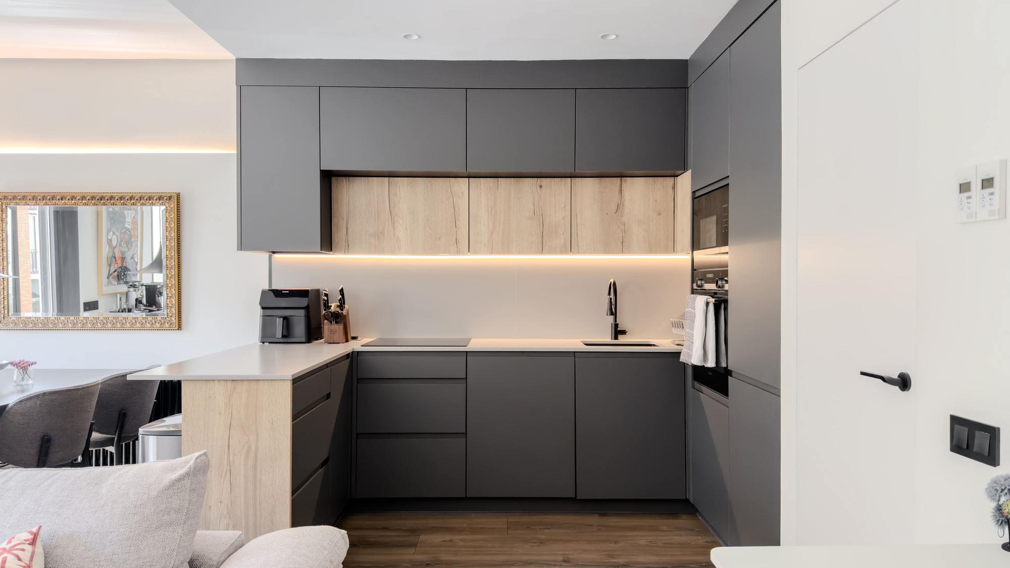 living - Piso de 87m² en venta en Ríos Rosas, Madrid - gallery thumbnail - 3
