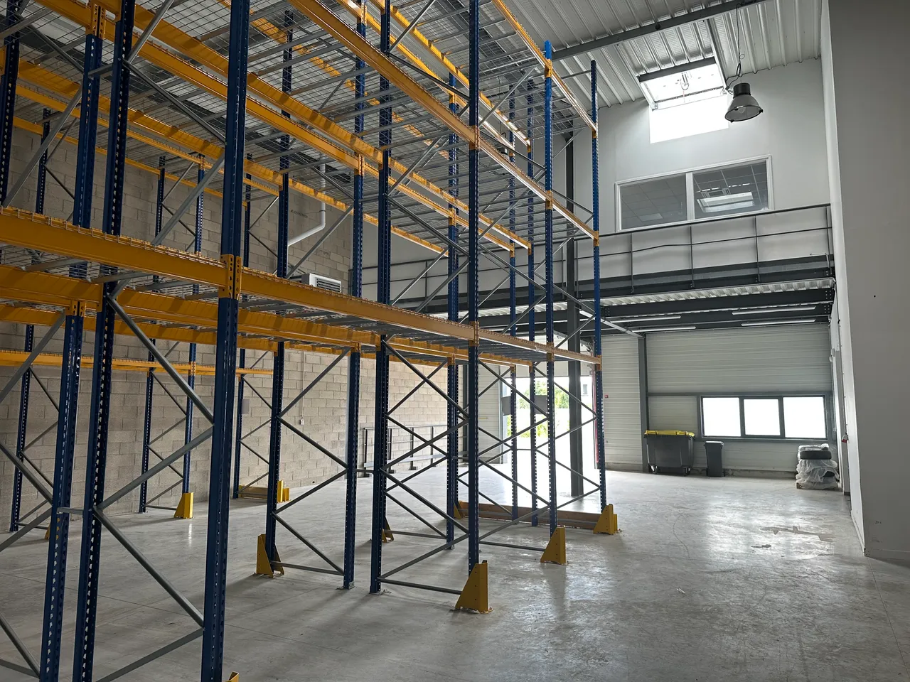 logistics - Activités / Bureaux À Louer - gallery - 2