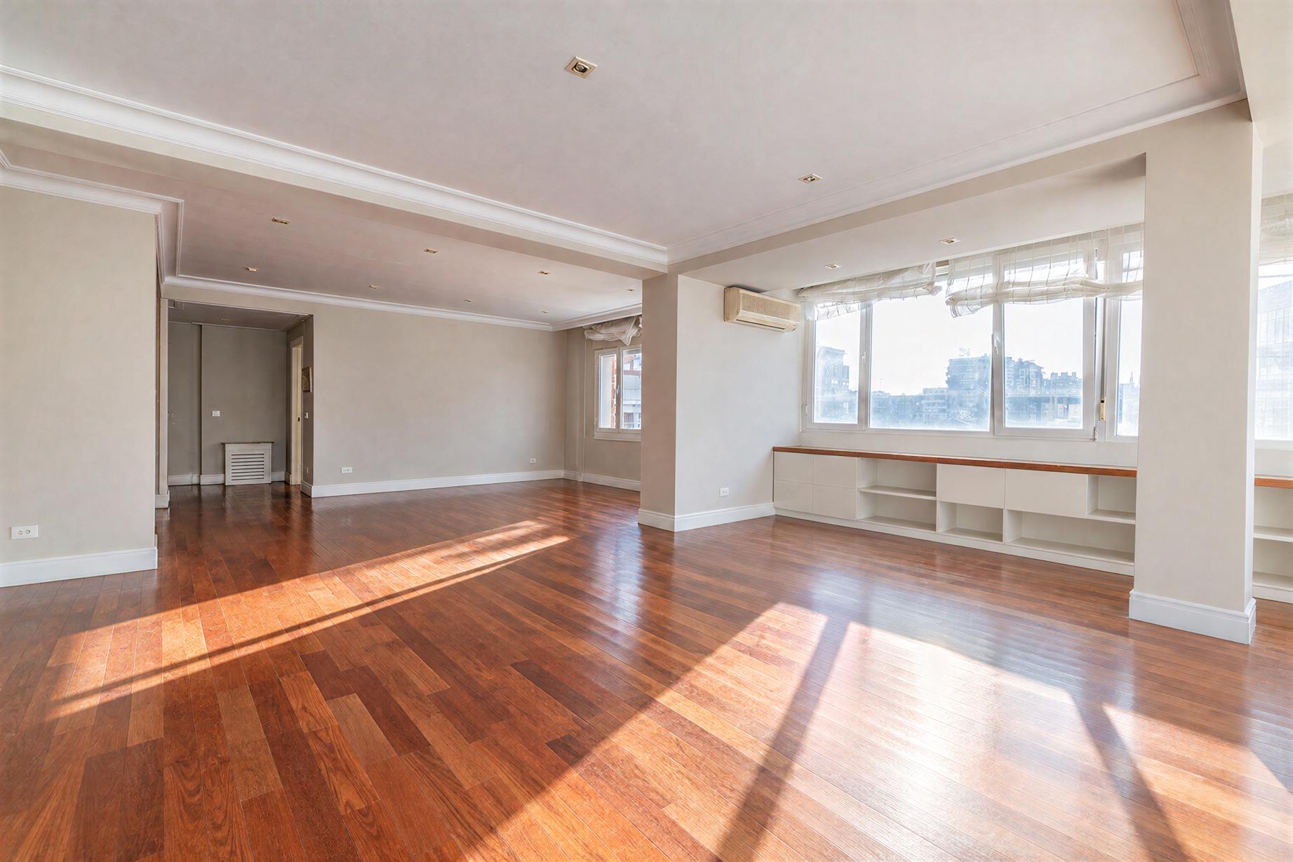 living - Piso de 198m² en venta en Nueva España, Madrid - gallery thumbnail - 4