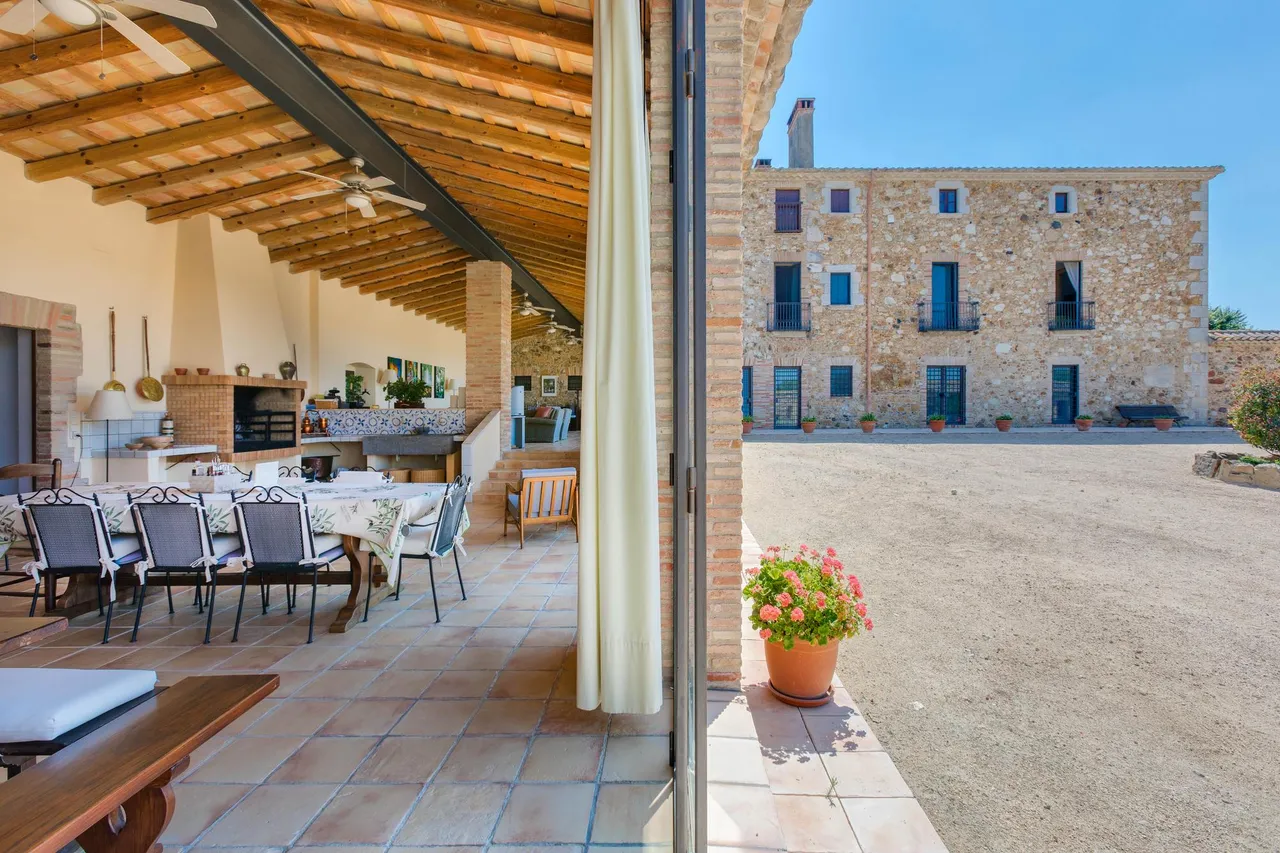 living - Country estate for sale in El Gironés, Girona - gallery - 6