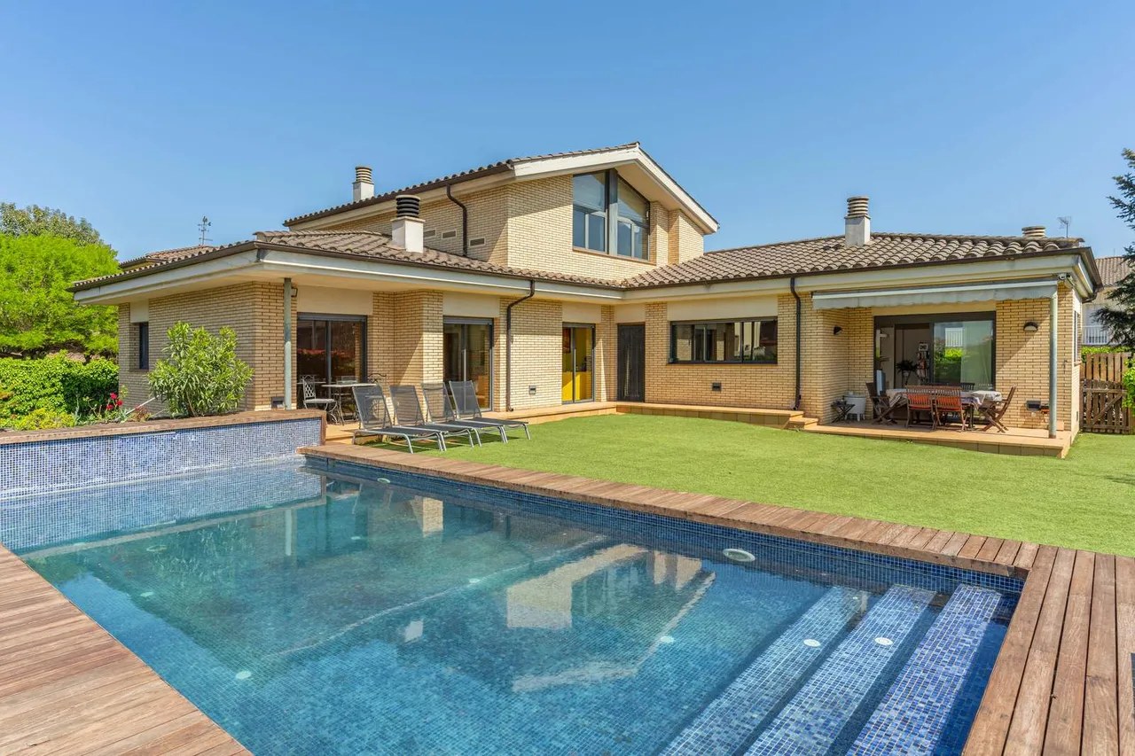 living - Casa / villa de 416m² en venta en Girona Centro, Girona - gallery - 2