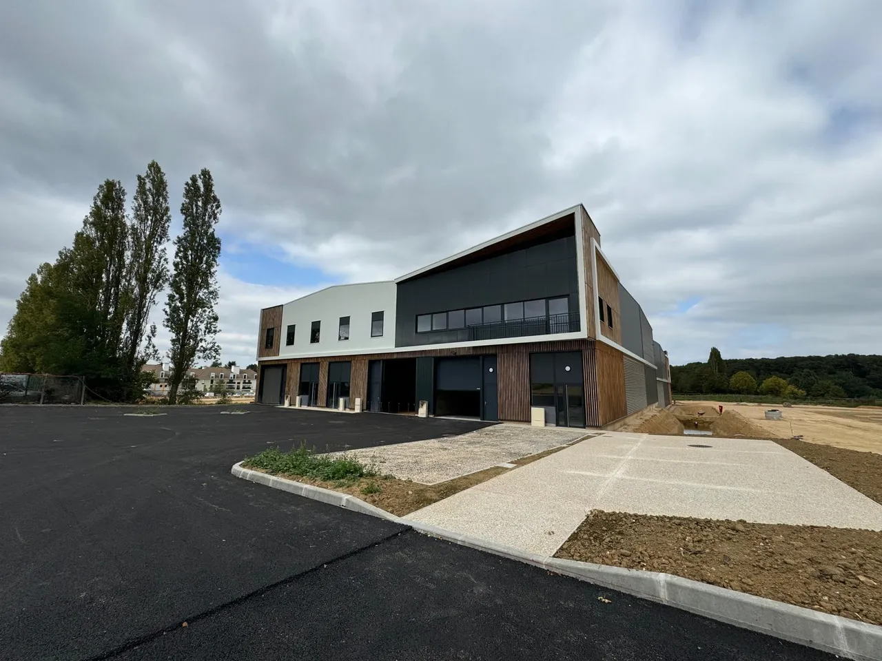 logistics - Light Industrial Premises / Offices For Sale - gallery - 3
