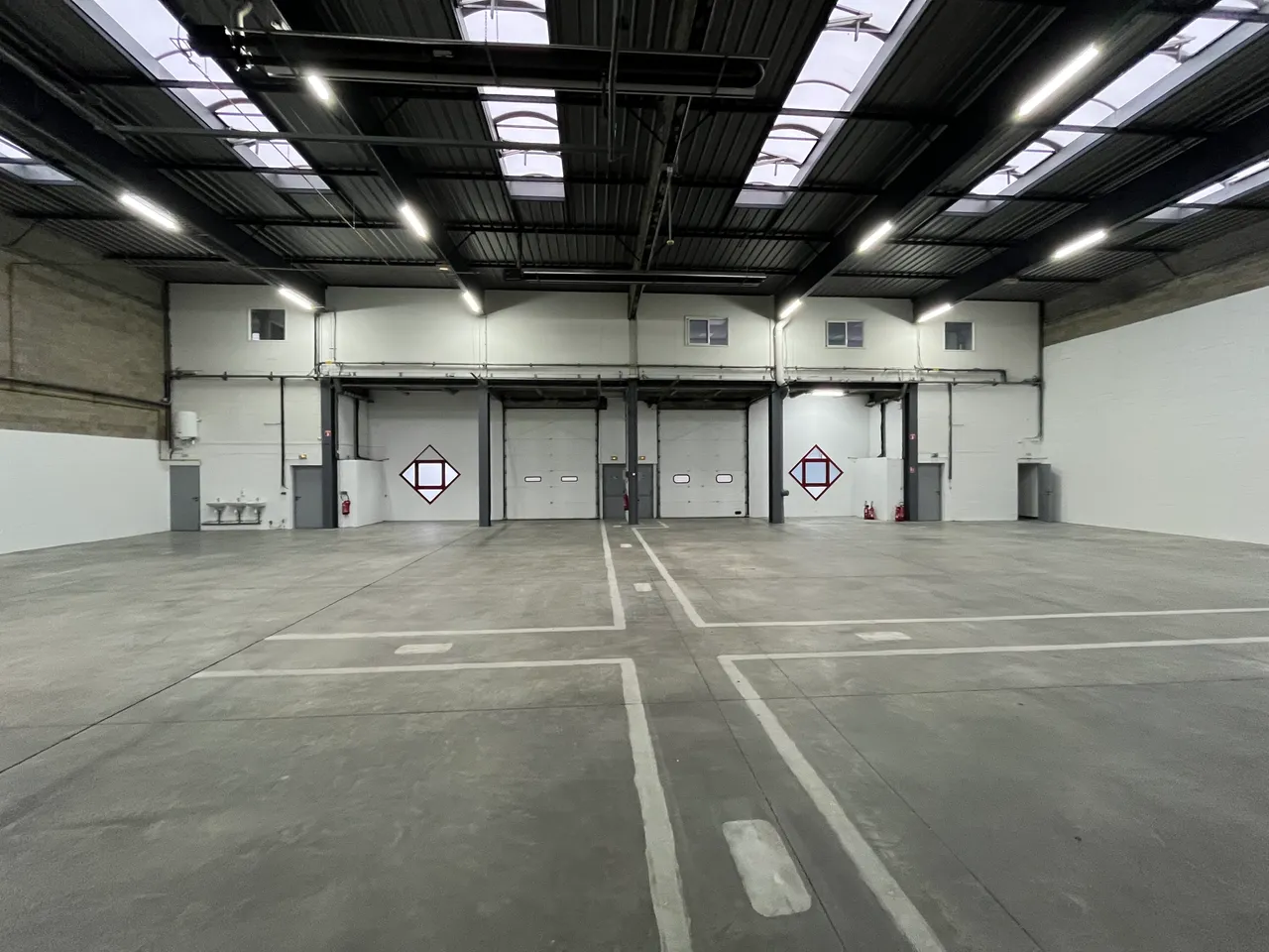 logistics - Warehouse / Offices For Rent - gallery - 3
