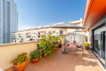 living - 163m² penthouse with 65m² terrace for sale in Ciudad de las Ciencias - featured