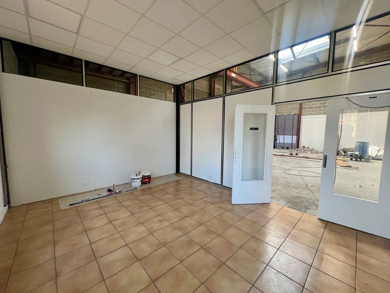 logistics - Light Industrial Premises / Offices For Rent - gallery - 4