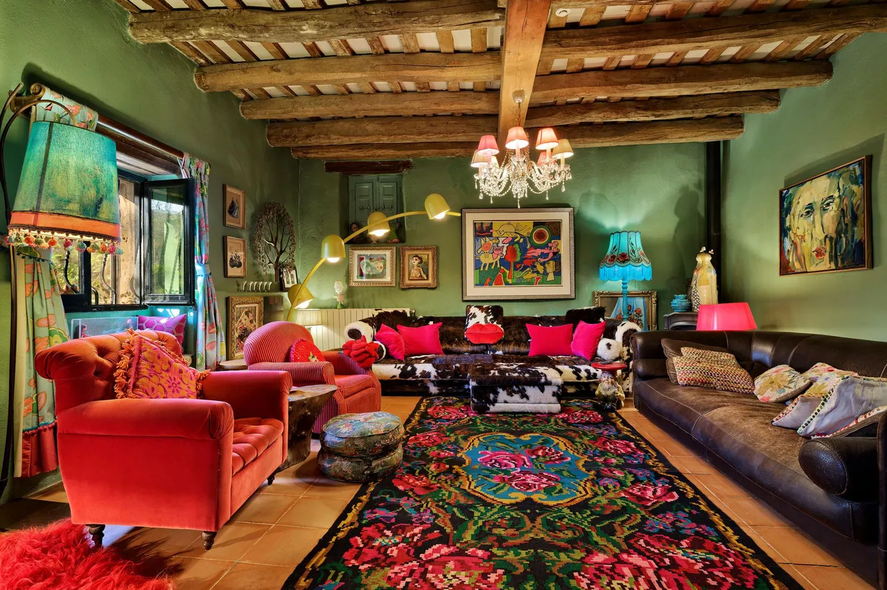 living - 2,200m² country house with 15,000m² garden for sale in Pla de l'Estany - gallery - 4