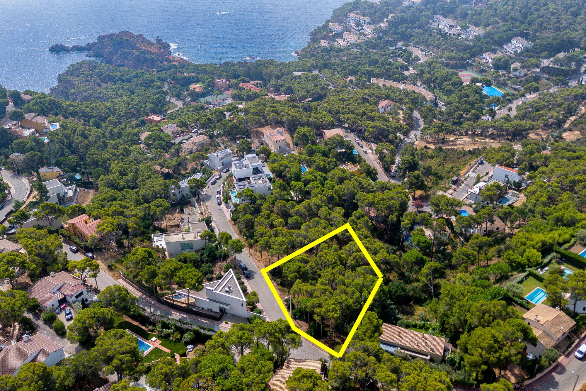 living - 1,610m² plot for sale in Tamariu, Costa Brava - featured