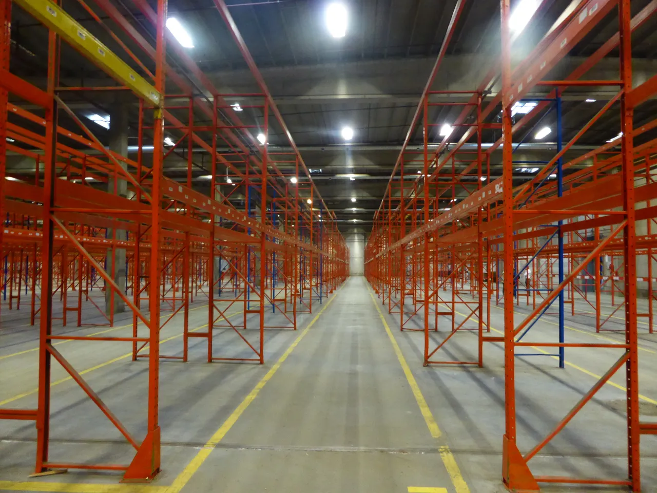 logistics - Logistics Warehouse For Rent - gallery - 2