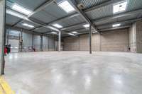 logistics - Entrepôt / Bureaux À Louer - gallery thumbnail - 8