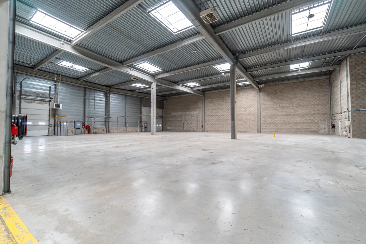 logistics - Warehouse / Offices For Rent - gallery - 8
