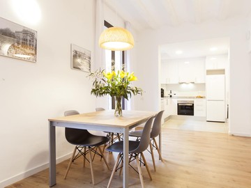 living - 76m² apartment for sale in Gótico, Barcelona - featured