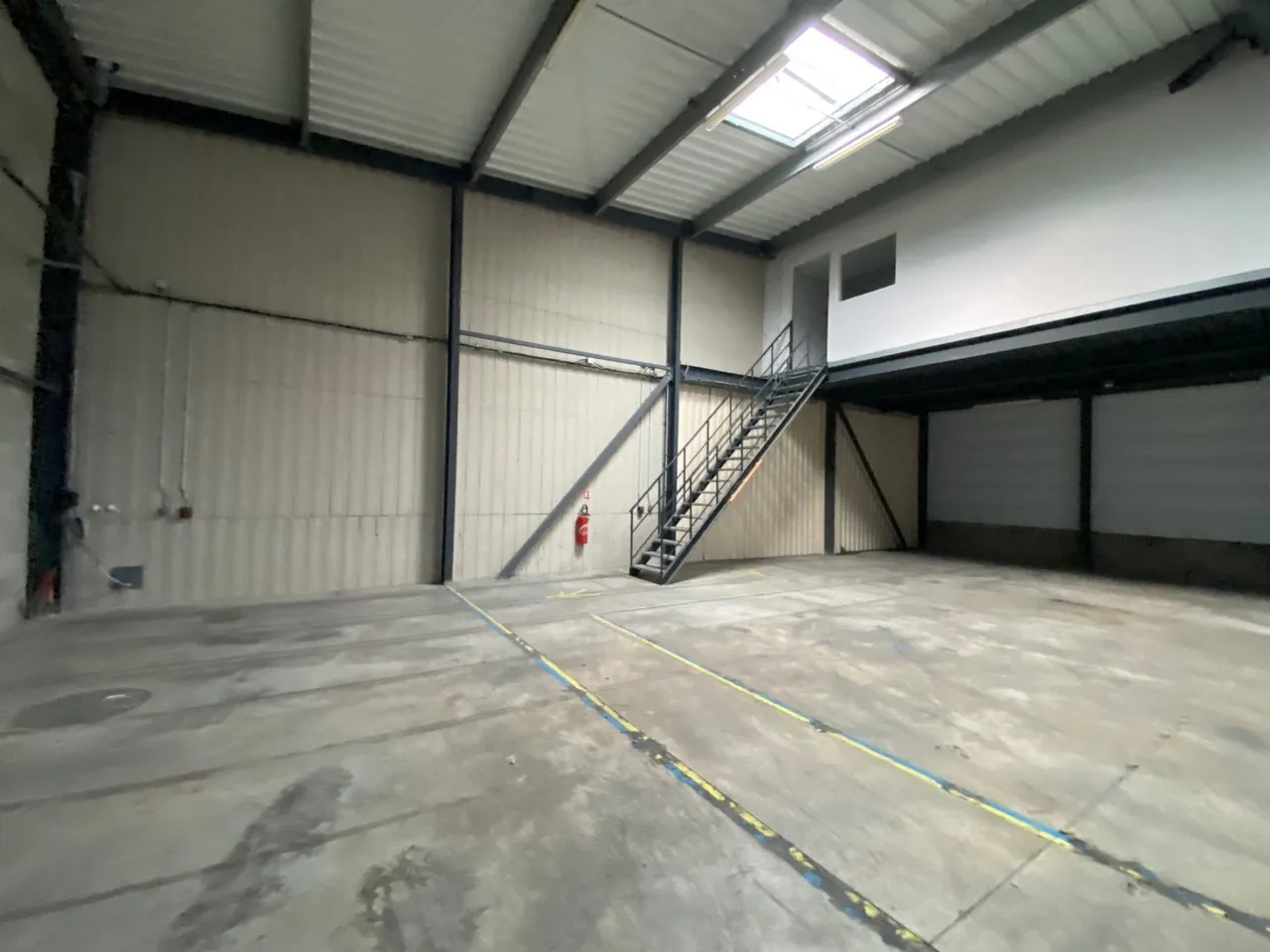 logistics - Activités / Bureaux À Louer - gallery - 3