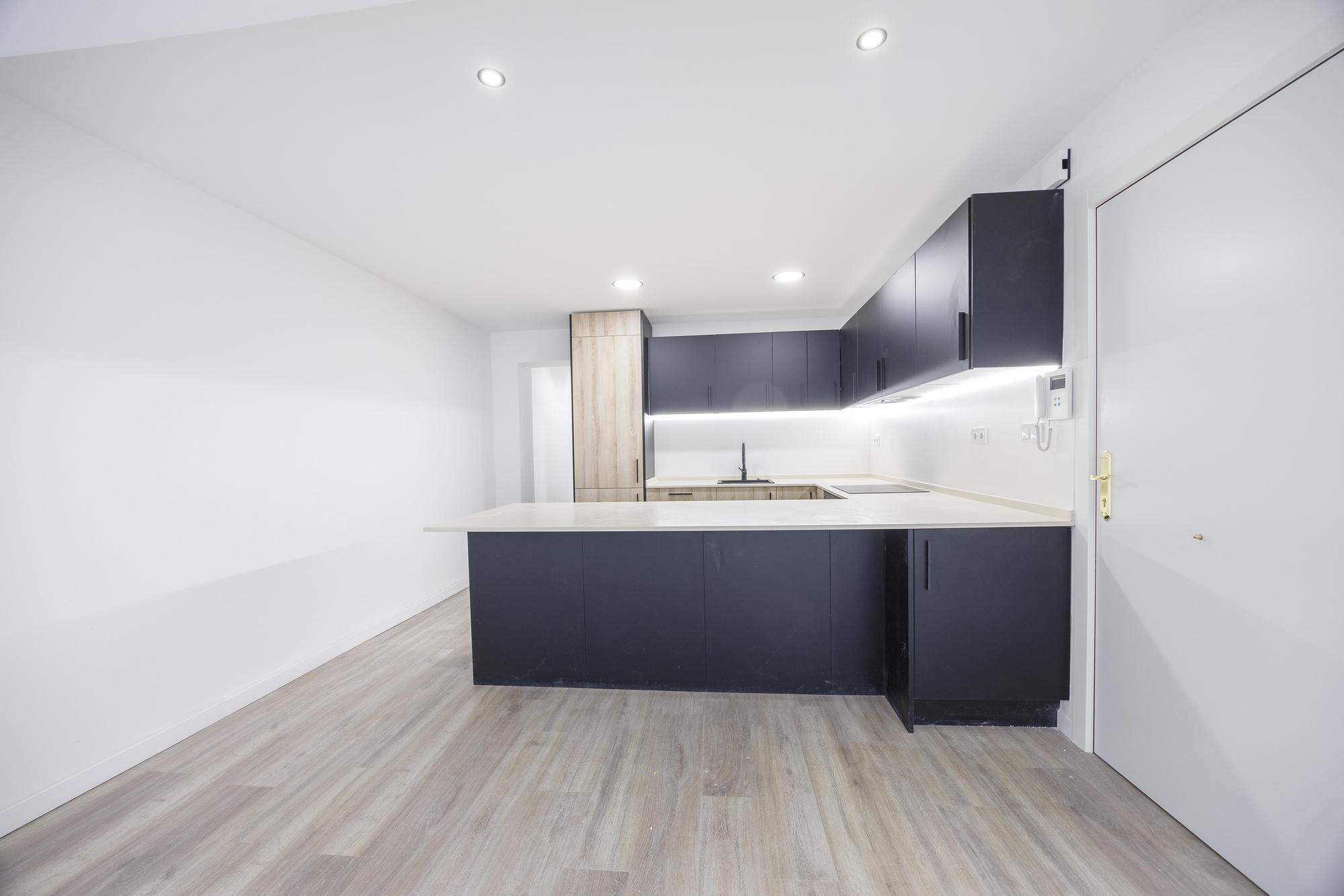 living - 95m² apartment with 7m² terrace for rent in Palacio de Congresos - gallery thumbnail - 5
