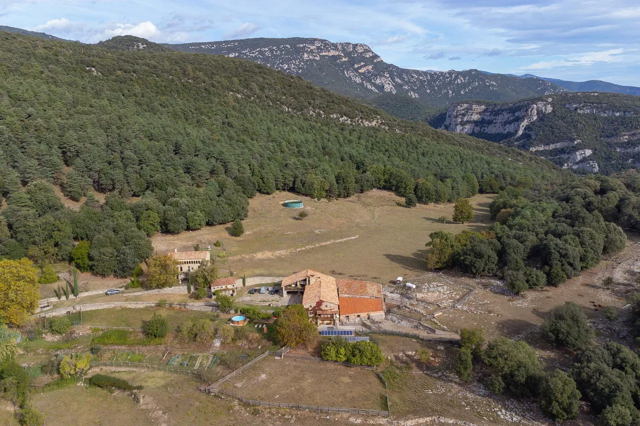 living - 1,540m² country house for sale in La Garrotxa, Girona - gallery - 4
