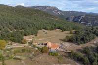 living - Casa rural de 1,540m² en venta en La Garrotxa, Girona - gallery thumbnail - 4