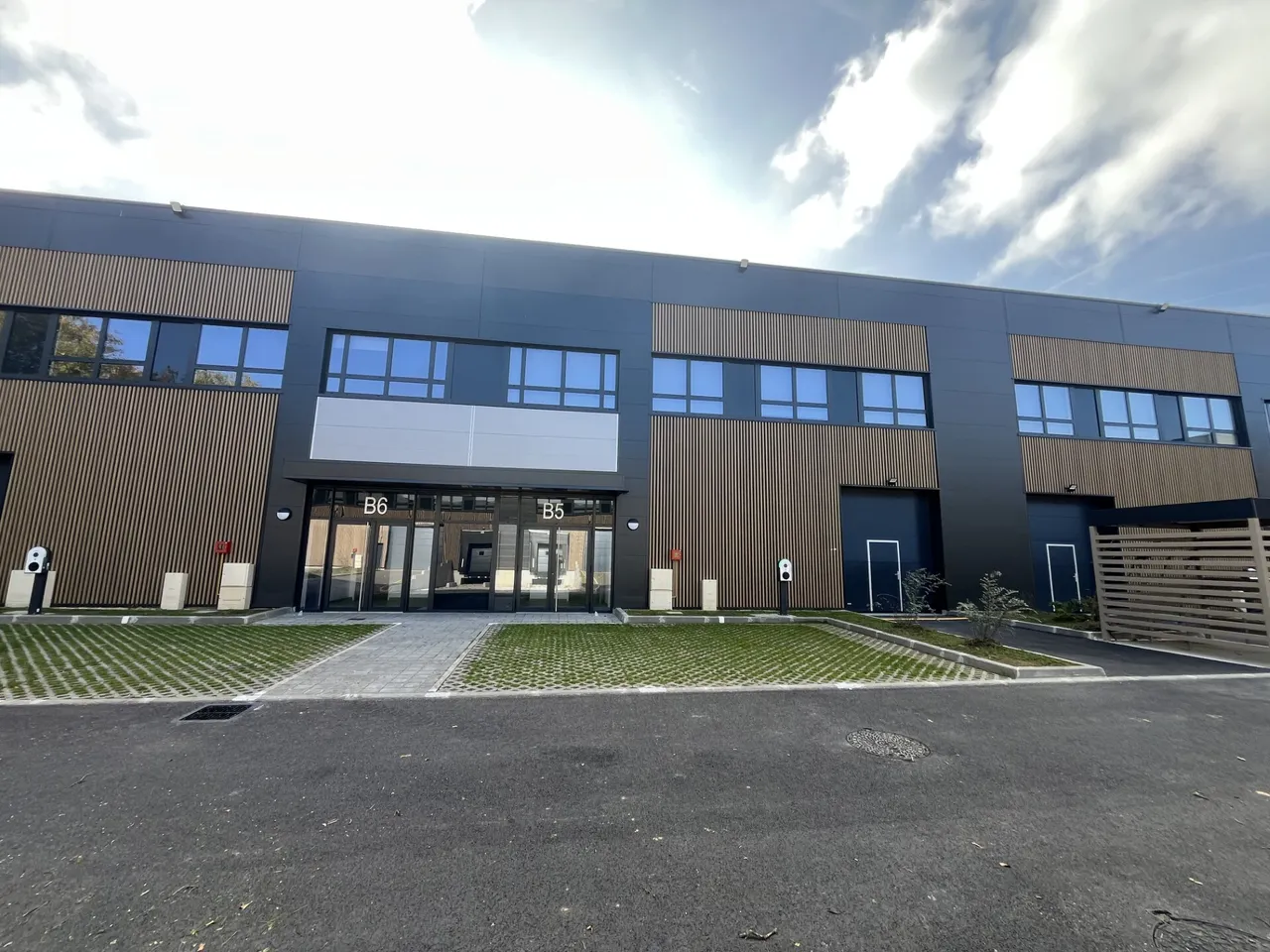 logistics - Light Industrial Premises / Offices For Rent - gallery - 4
