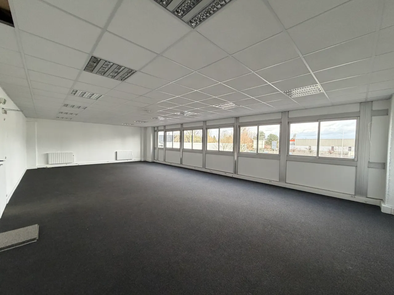 logistics - Light Industrial Premises / Offices For Rent - gallery - 6