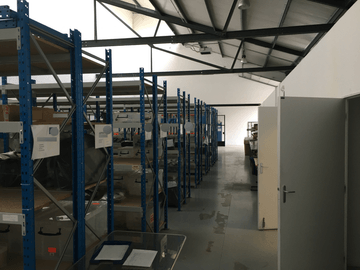logistics - Activités / Bureaux À Louer - featured