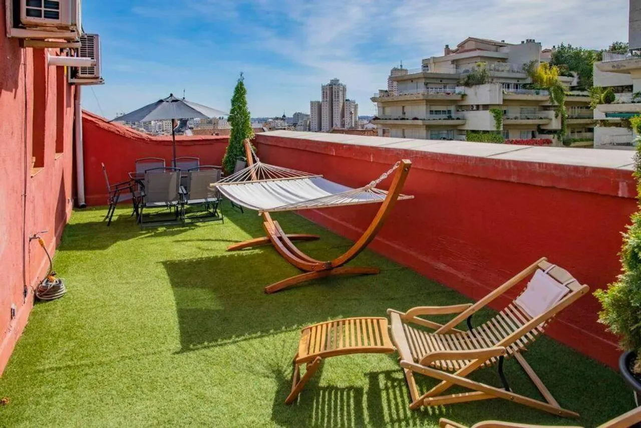 living - Ático de 81m² en alquiler en Universidad, Madrid - gallery - 3