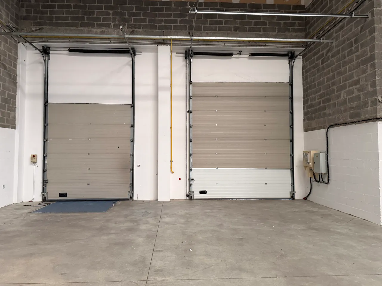 logistics - Light Industrial Premises / Offices For Rent - gallery - 3