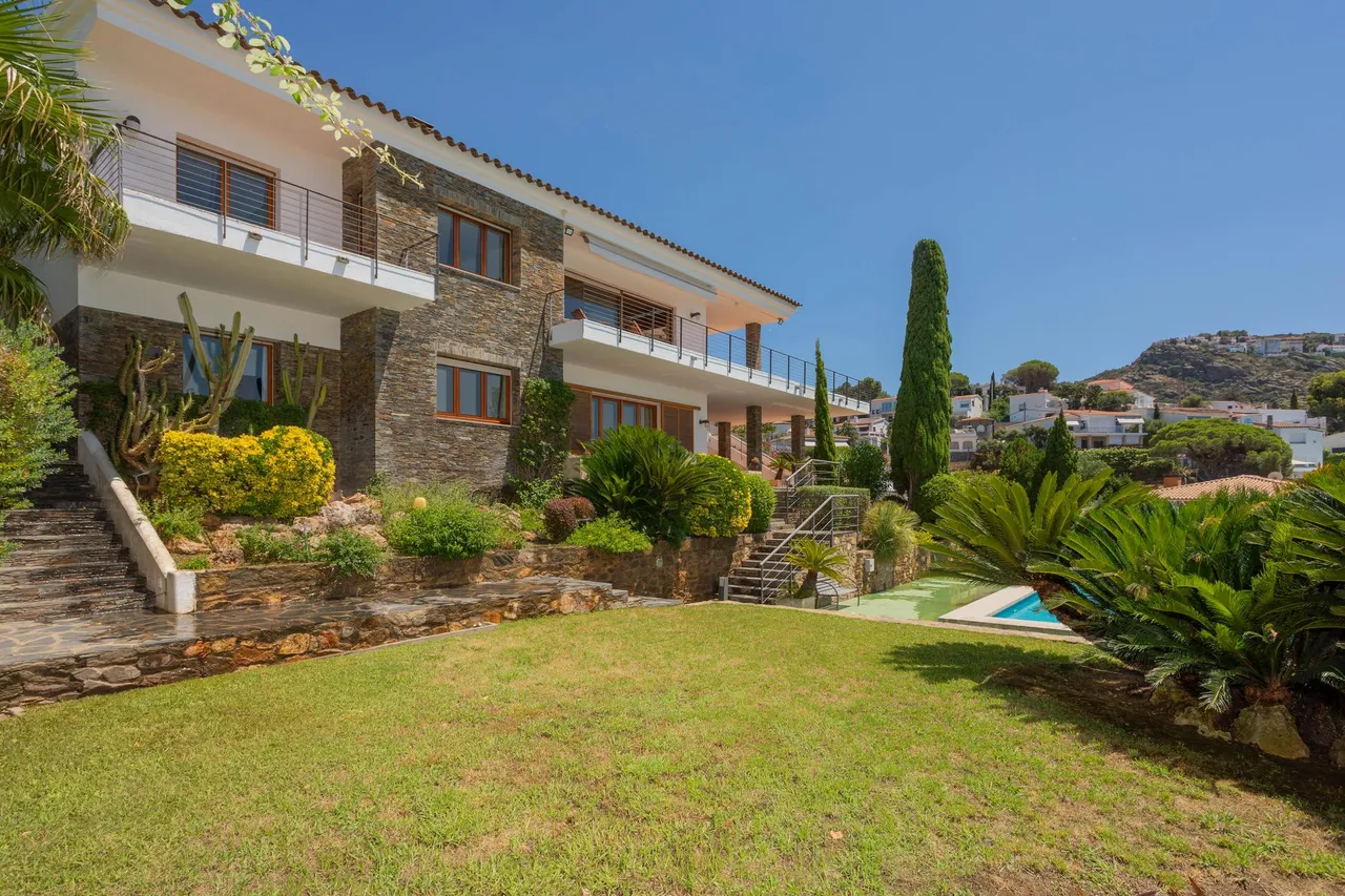 living - Casa / villa de 704m² en venta en Bahía de Rosas - gallery - 4