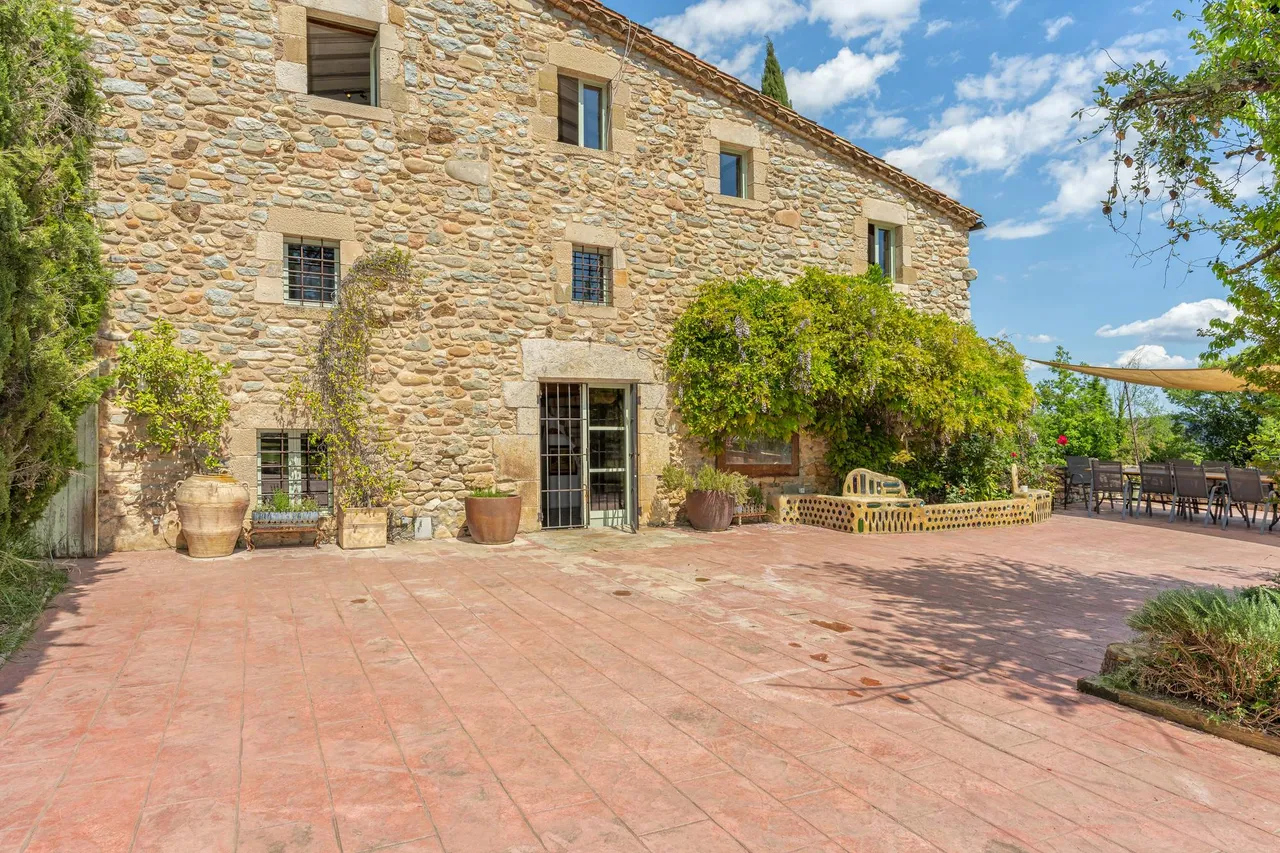 living - Casa rural de 470m² en venta en El Gironés, Girona - gallery - 6