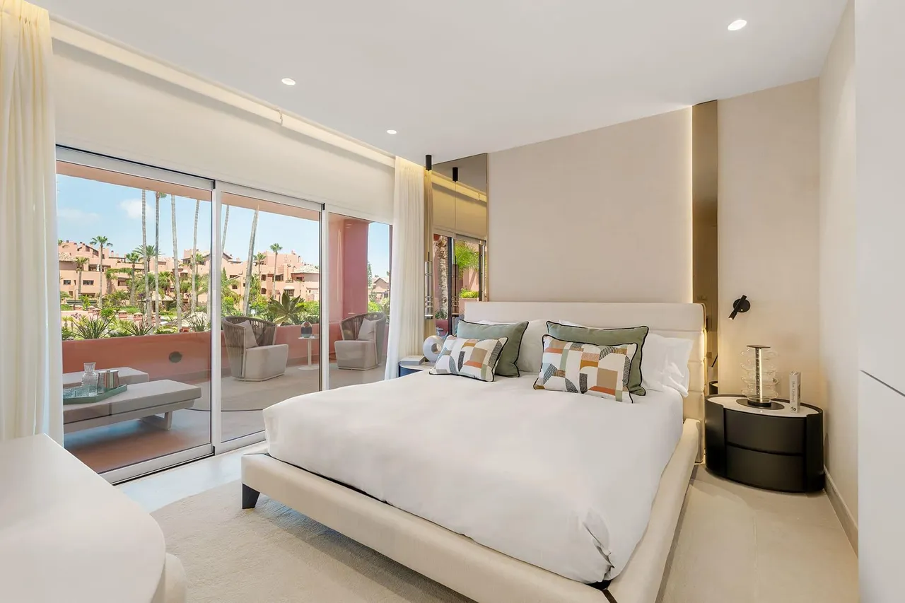 living - 130m² apartment with 67m² terrace for sale in New Golden Mile - gallery - 10
