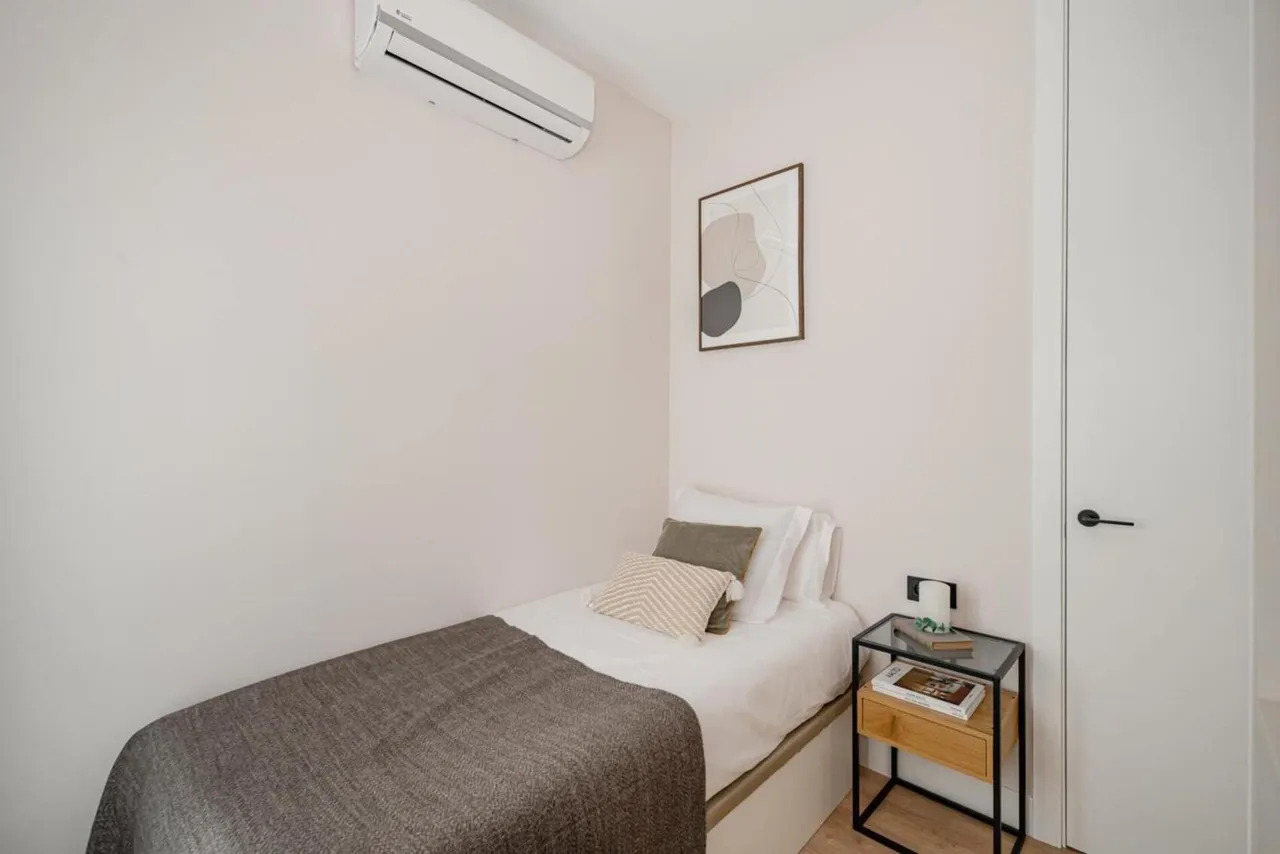 living - 112m² apartment for sale in Sol, Madrid - gallery - 9