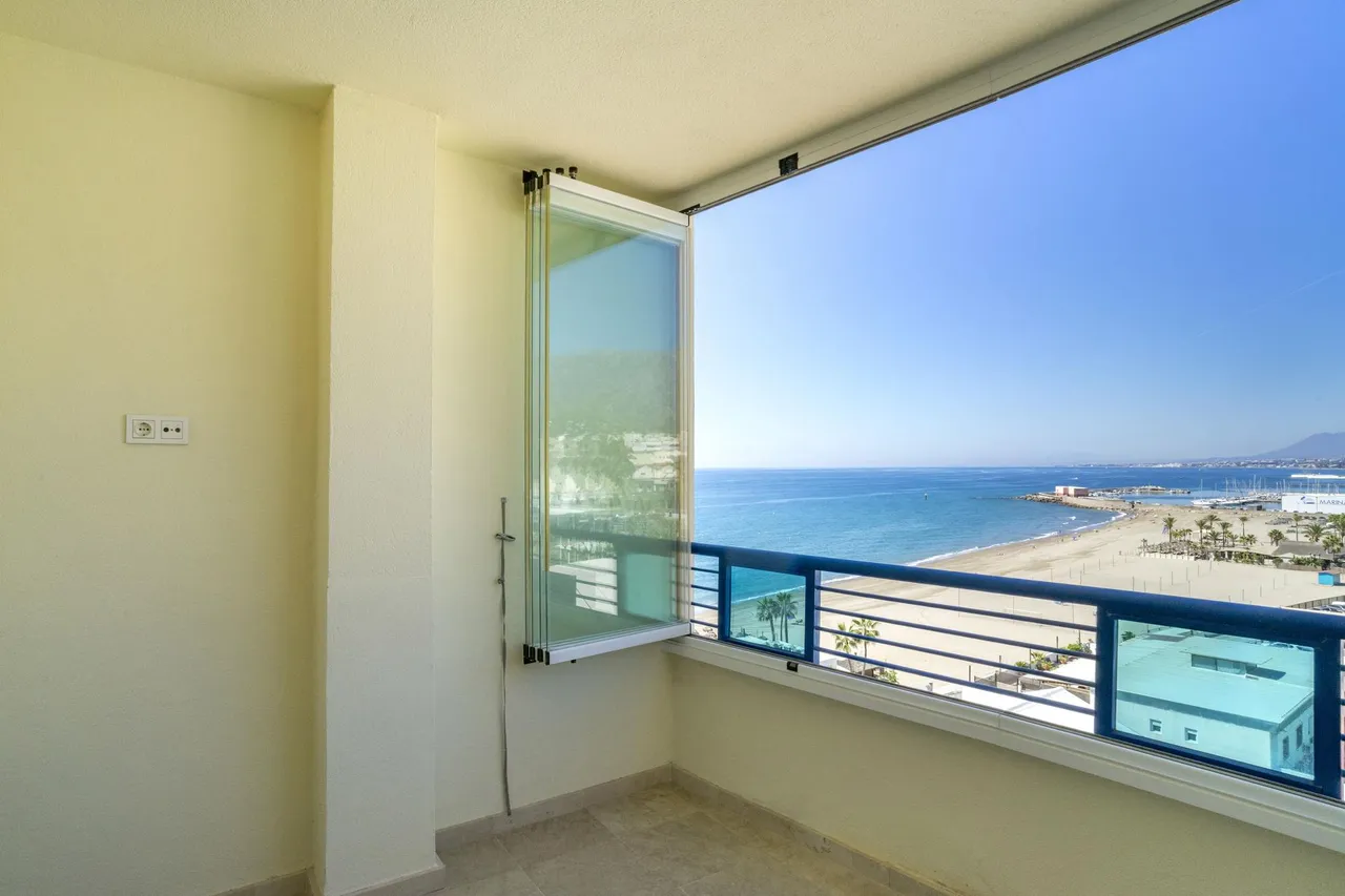 living - 109m² apartment with 14m² terrace for sale in Marbella Centre - gallery - 2