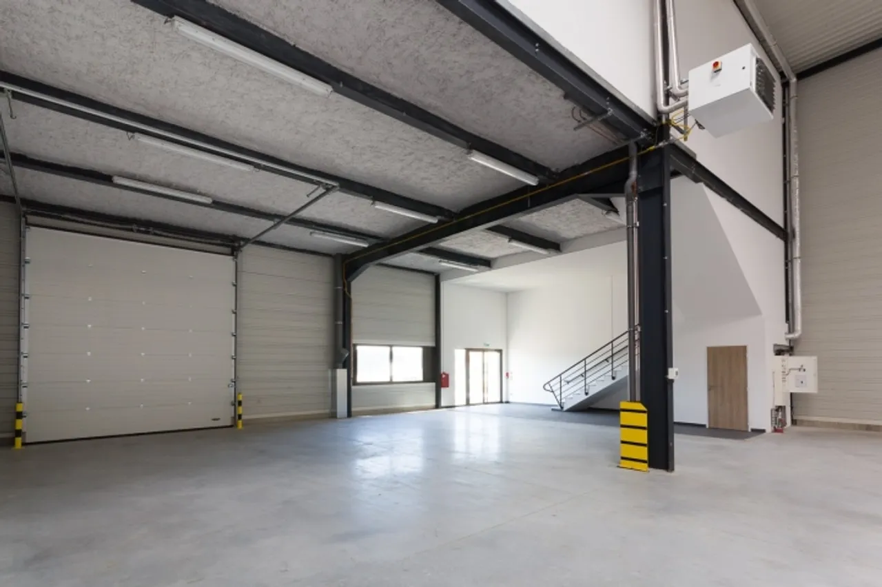 logistics - Local d’activités À Vendre - gallery - 2