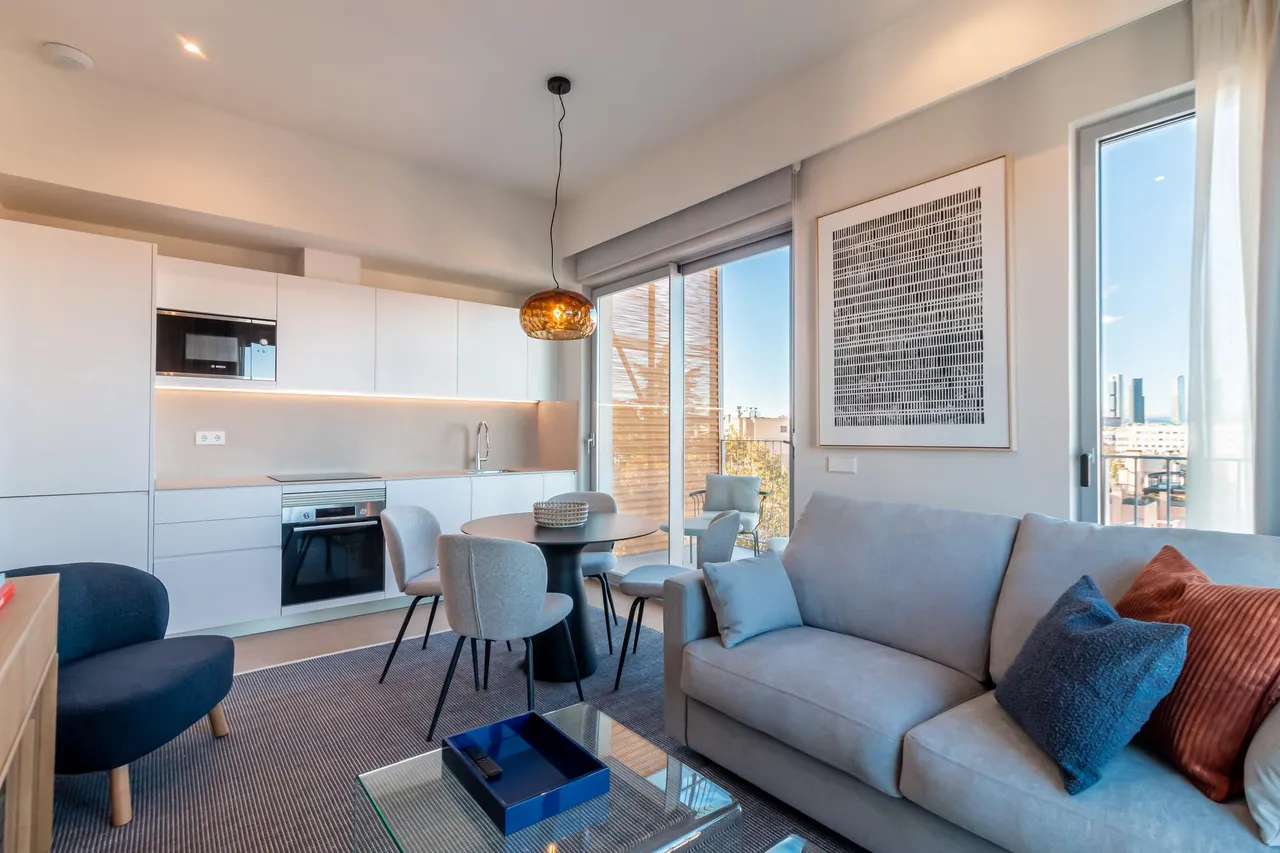 living - 120m² apartment for rent in Arturo Soria, Madrid - gallery - 2
