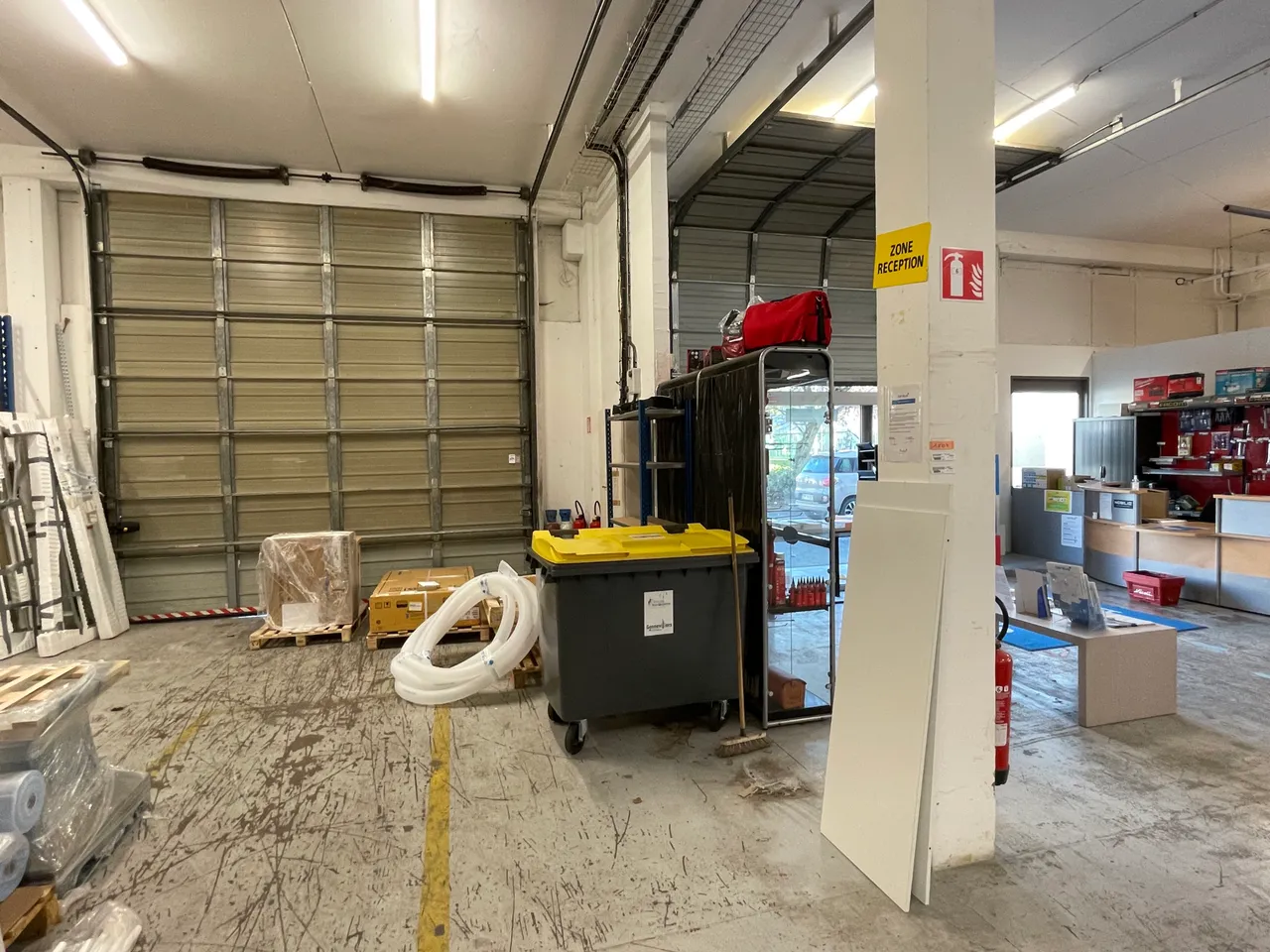 logistics - Local d’activités À Louer - gallery - 9