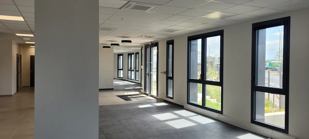 logistics - Courier Warehouse For Rent - gallery - 6