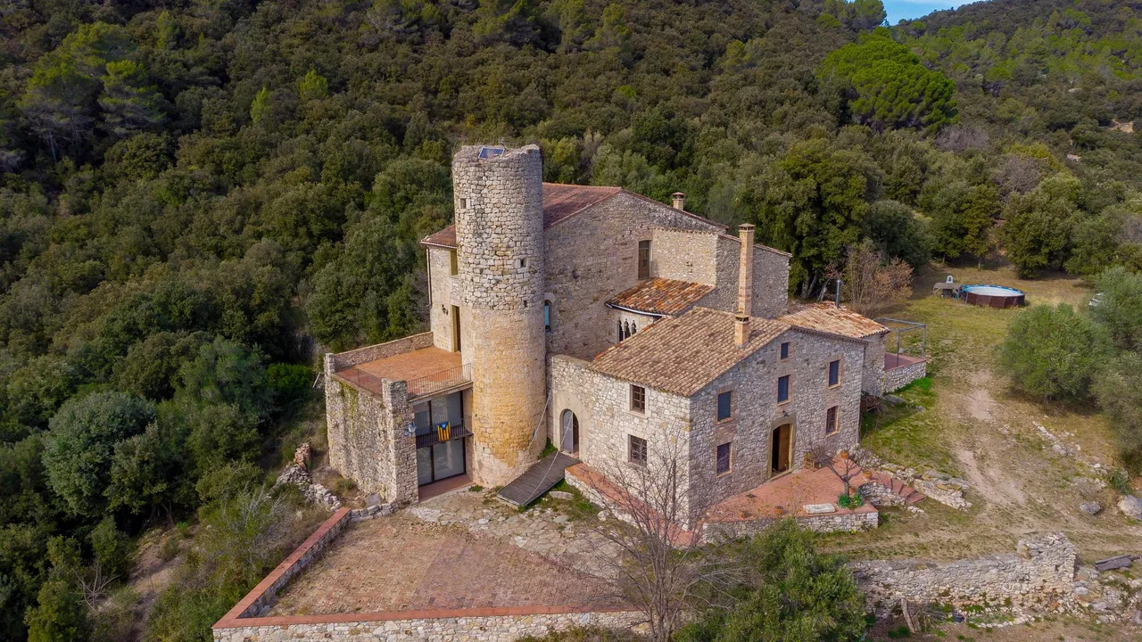 living - Castillo / palacio de 747m² en venta en La Selva, Girona - gallery - 3