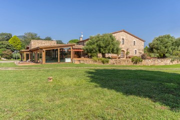 living - 540m² country house for sale in La Selva, Girona - featured