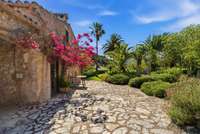 living - Casa rural de 510m² con 206,000m² de jardín en venta en Manacor - gallery thumbnail - 4