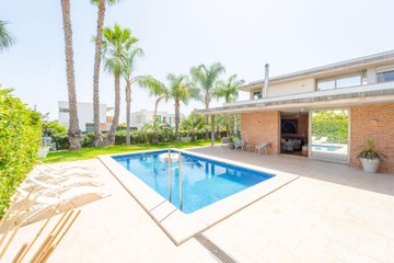 living - 716m² house / villa for sale in Bétera, Valencia - featured